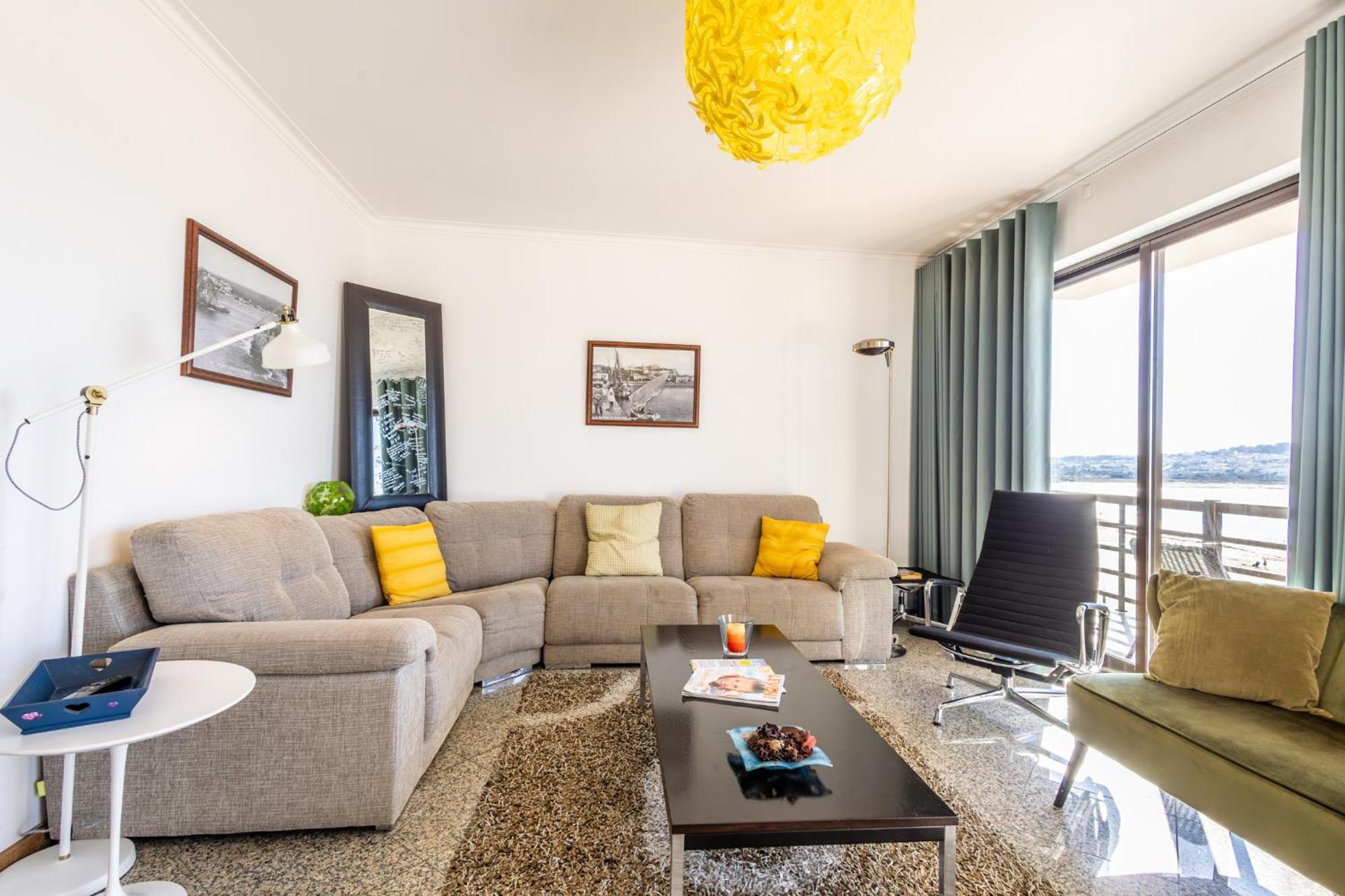 Beachfront 3Bdr Apt On Marginal Boulevard Sao Martinho do Porto Exterior photo