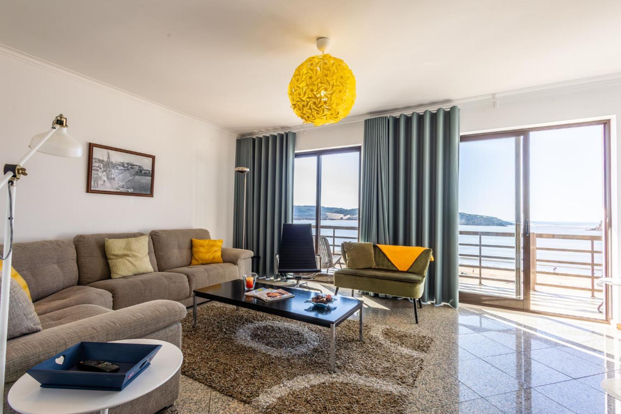 Beachfront 3Bdr Apt On Marginal Boulevard Sao Martinho do Porto Exterior photo